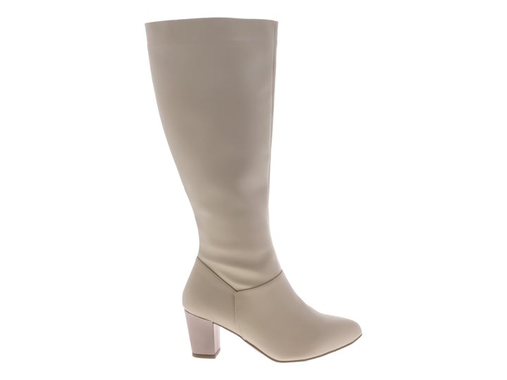 Botas altas de color beige con tacón cuadrado y acabado mate.