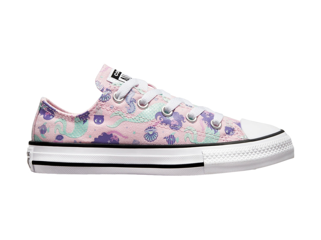 Tenis Converse Chuck Taylor All Star Ox para niño o niña en colores rosa y lila con estampado marino y suela blanca.