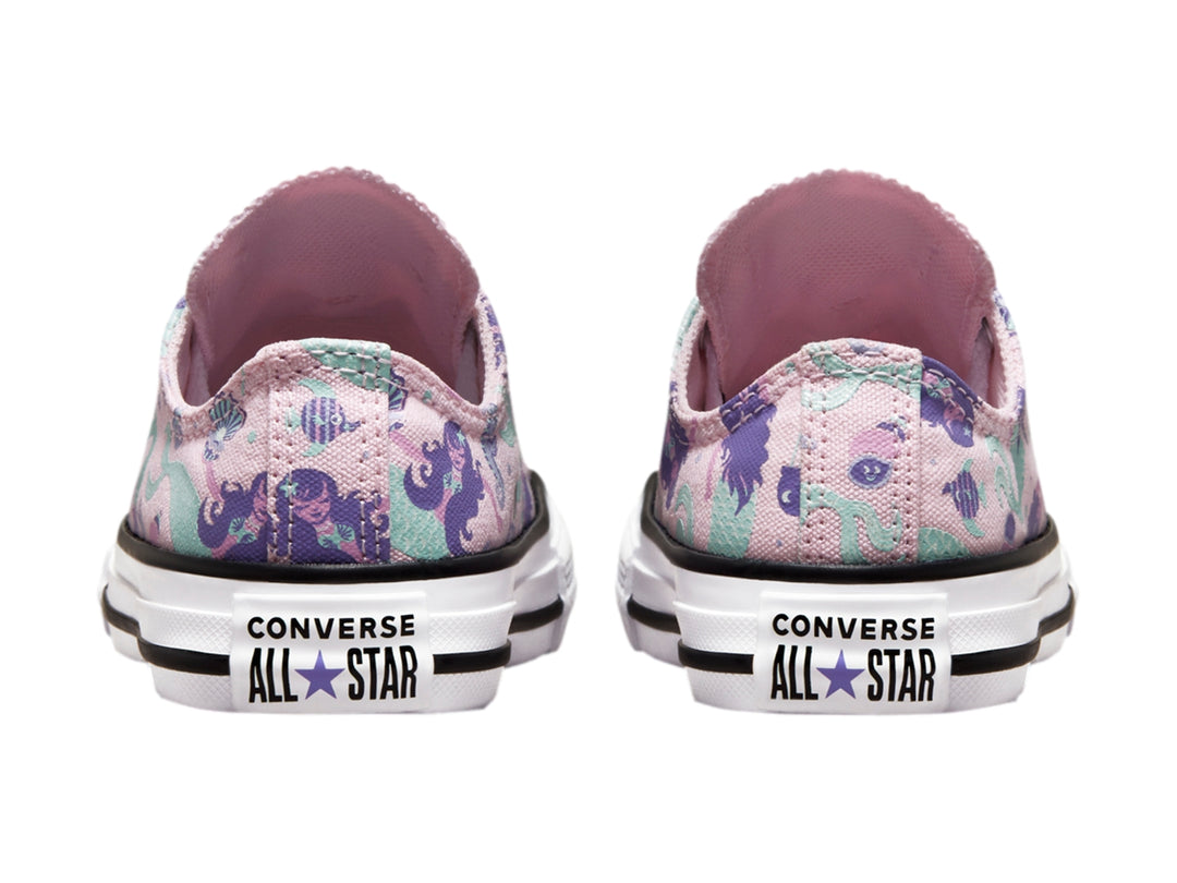 Tenis Converse Chuck Taylor All Star Ox para niño o niña en colores rosa y lila con estampado marino y suela blanca.