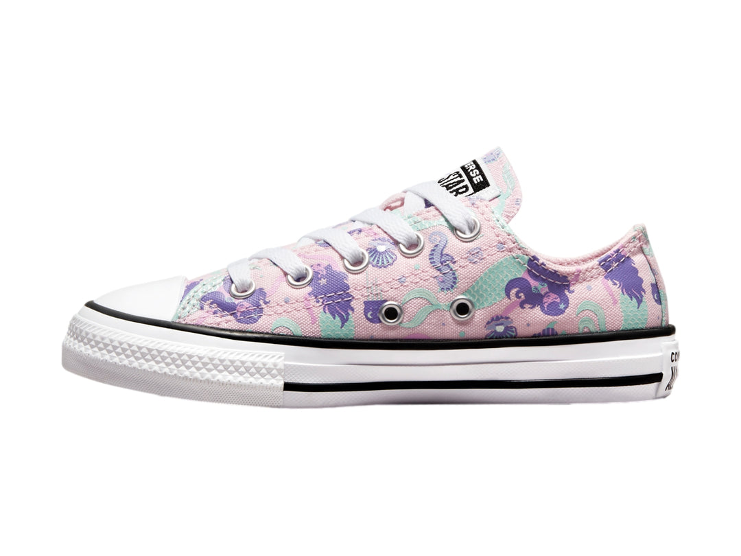 Tenis Converse Chuck Taylor All Star Ox para niño o niña en colores rosa y lila con estampado marino y suela blanca.