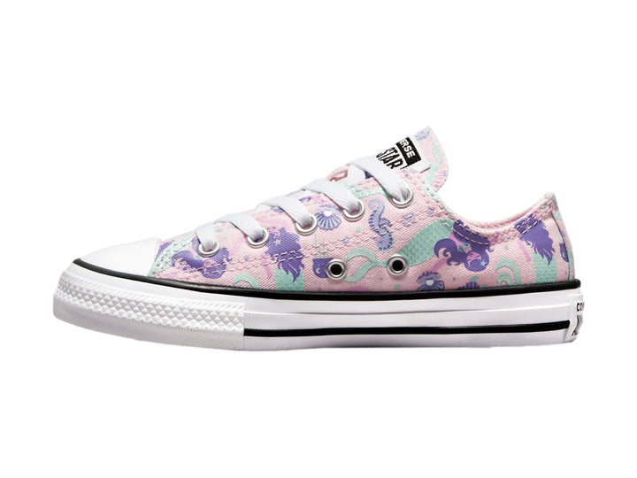 Tenis Converse Chuck Taylor All Star Ox para niño o niña en colores rosa y lila con estampado marino y suela blanca.