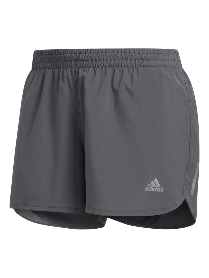 Pantalones cortos deportivos Adidas en color gris oscuro con logotipo blanco en la pierna izquierda.