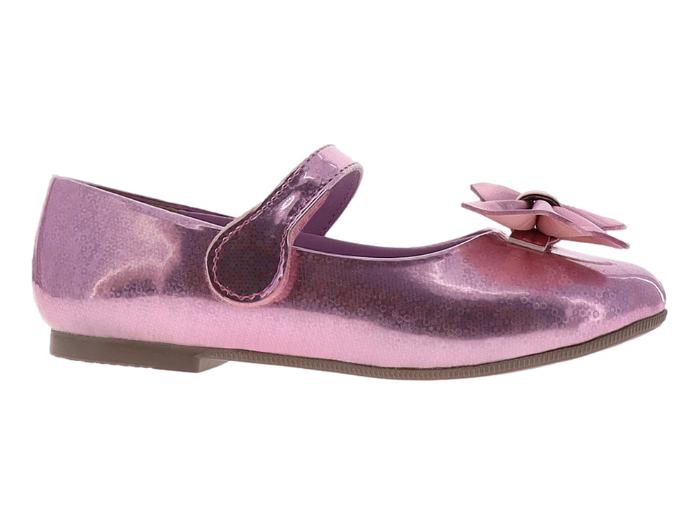 Zapato plano color rosa pastel para niña con moño decorativo y acabado brillante.