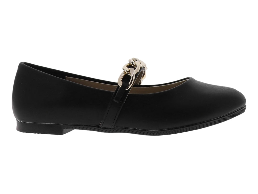 Zapato plano negro para niña con detalle de cadena dorada en la parte superior.