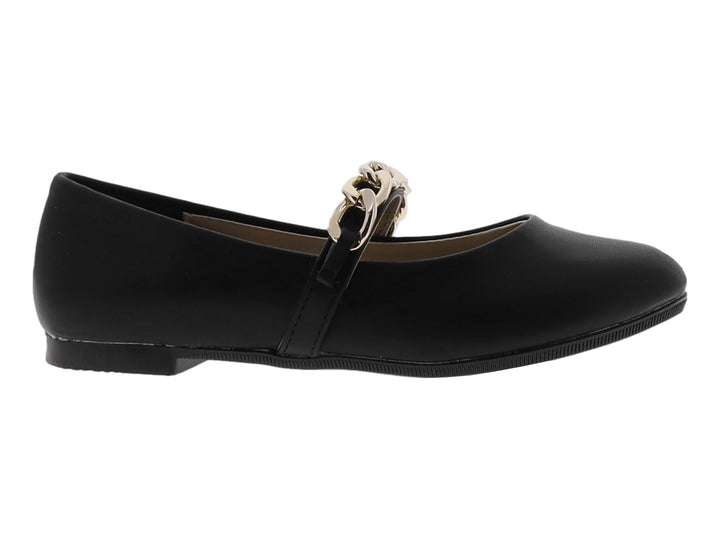 Zapato plano negro para niña con detalle de cadena dorada en la parte superior.