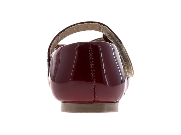 Zapato plano para niña en color rojo cereza brillante con detalle de moño y correa.