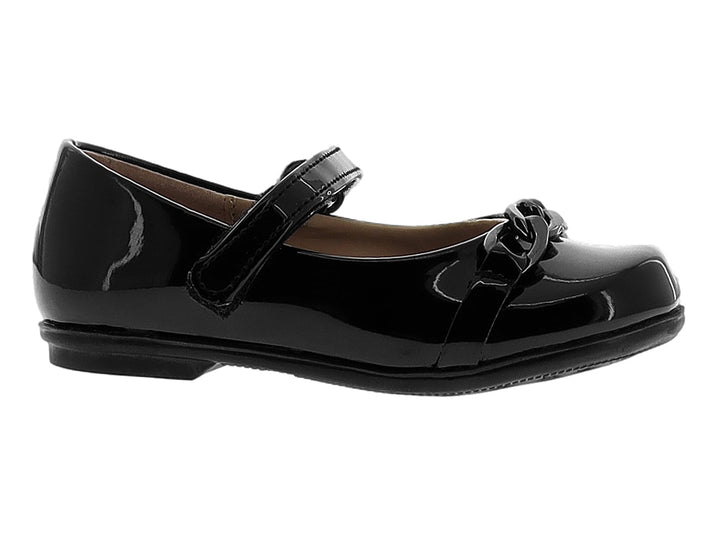 Zapato infantil de charol negro brillante con correa y detalle decorativo en la parte superior.