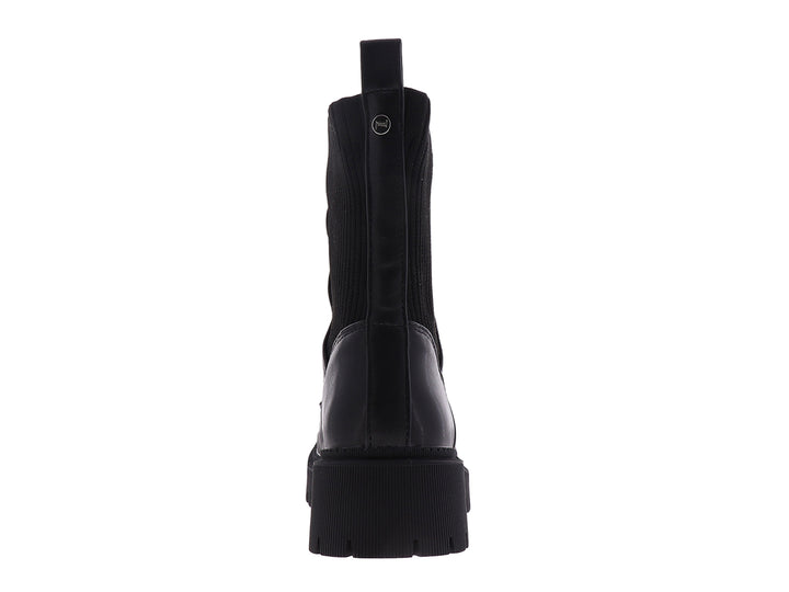 Bota negra de material sintético con suela track, cierre plateado lateral y cuello elástico acanalado.