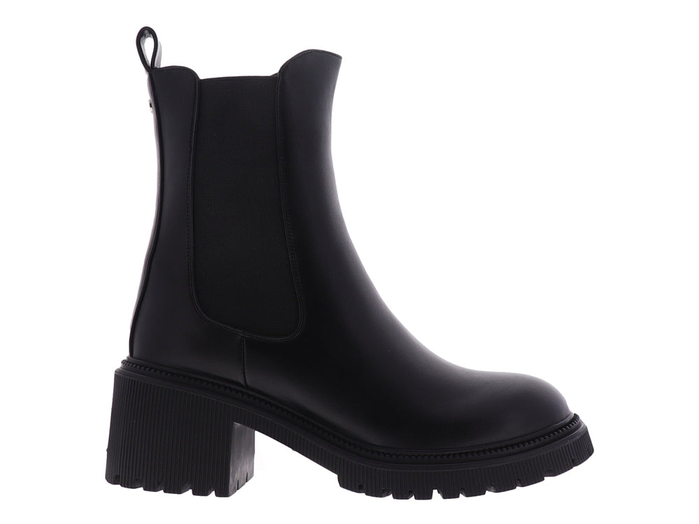 Bota negra de tobillo con suela de plataforma gruesa y acabado liso.