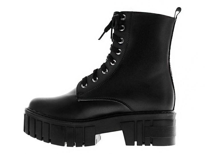Bota negra de plataforma con suela track y agujetas para niña.
