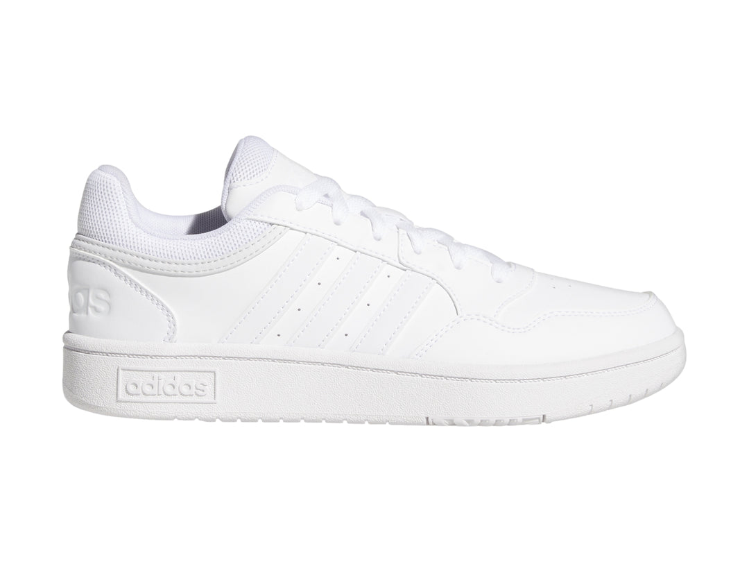 Tenis Adidas Hoops 3.0 color blanco total, vista lateral sobre fondo blanco.