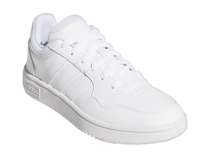 Tenis Adidas Hoops 3.0 color blanco total, vista lateral sobre fondo blanco.