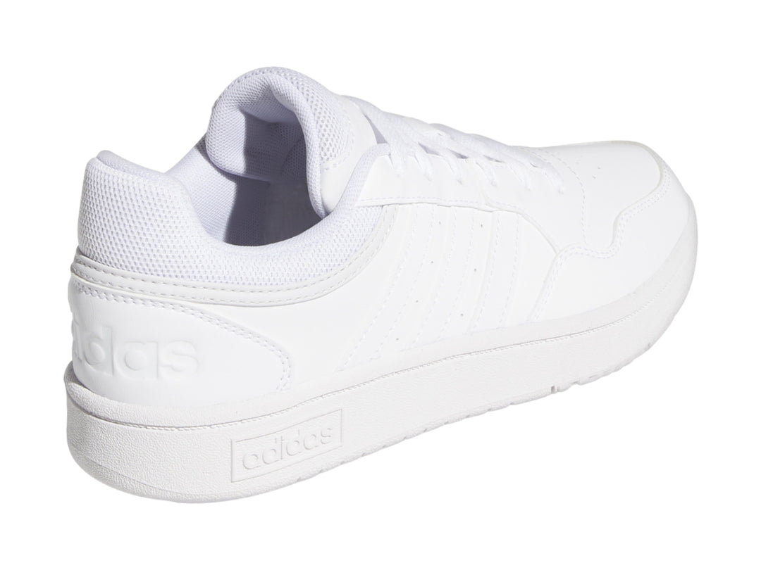 Tenis Adidas Hoops 3.0 color blanco total, vista lateral sobre fondo blanco.