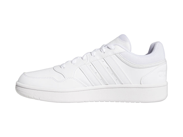Tenis Adidas Hoops 3.0 color blanco total, vista lateral sobre fondo blanco.