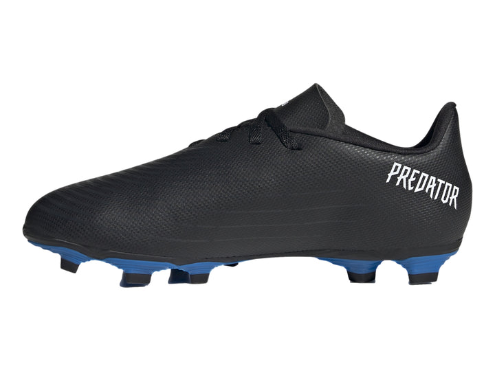 Zapato de fútbol Adidas Predator Edge.4 FXG en color negro con franjas blancas y suela azul.