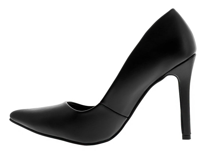 Zapato de tacón alto color negro con punta fina y acabado liso.