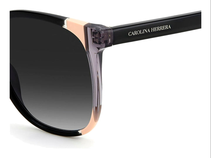 Lentes de sol Carolina Herrera para mujer en color negro con detalles beige en los costados y cristales oscuros.