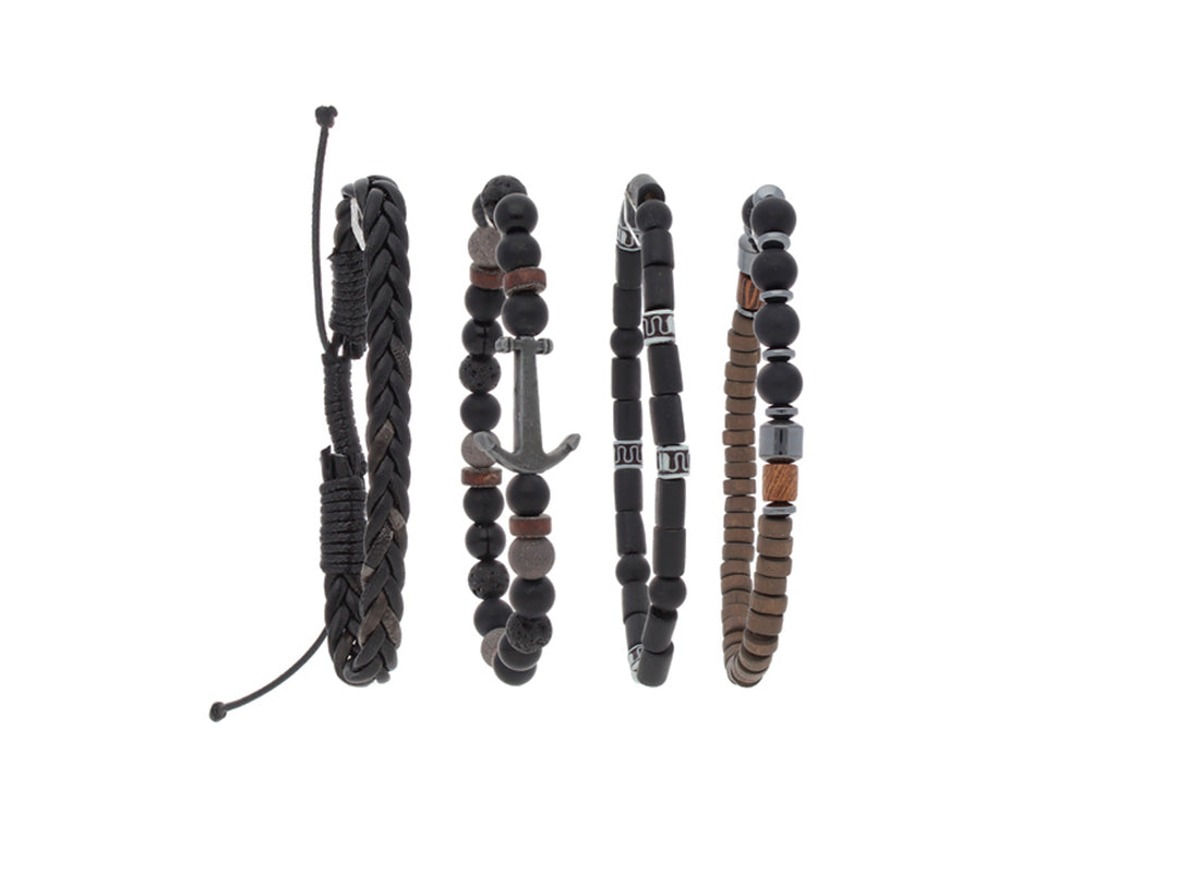 Set de cuatro pulseras para Hombre en colores negro y marrón con detalles de cuentas y un dije de ancla.