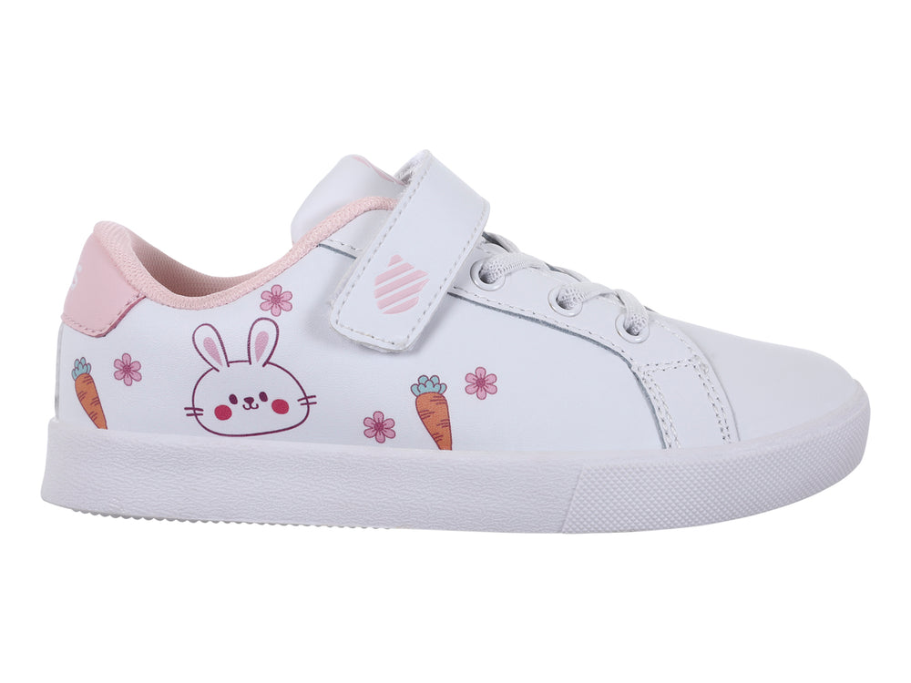 Tenis blancos K-SWISS para niña con detalles de conejo, zanahorias y flores en color rosa.