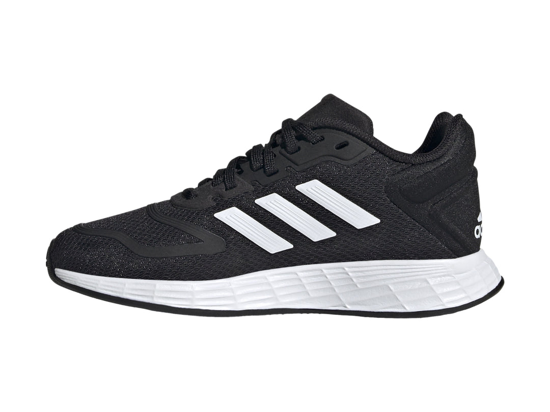 Tenis deportivos Adidas Duramo 10 color negro con detalles y suela en color blanco.