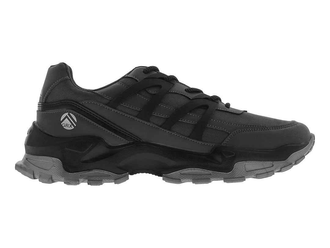Tenis deportivos Clasben Tracki G en color negro con suela gris y detalles sintéticos.