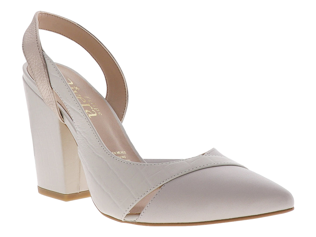 Zapato de tacón alto color ostión con textura de piel de caimán y correa en oro rosado para mujer.