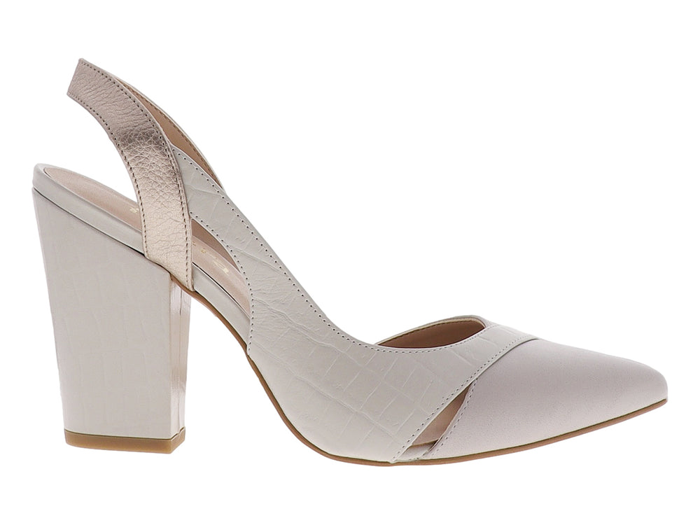 Zapato de tacón alto color ostión con textura de piel de caimán y correa en oro rosado para mujer.
