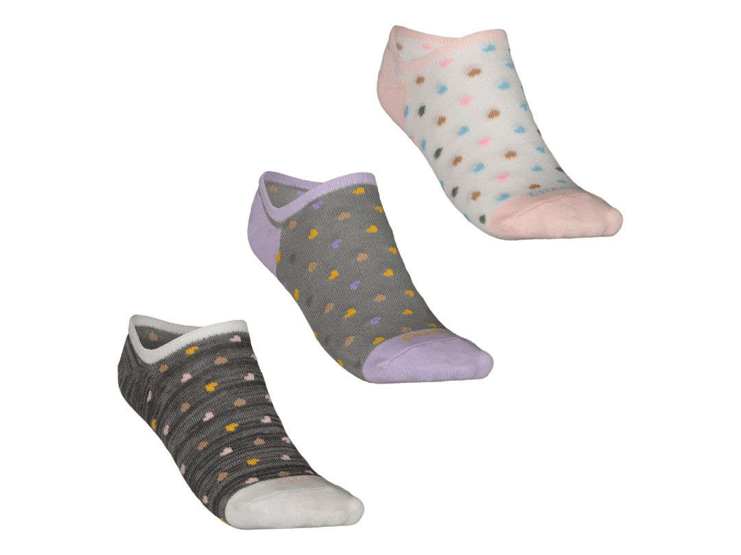 Set de tres pares de calcetines cortos para mujer en colores rosa, morado y gris con pequeños detalles decorativos.