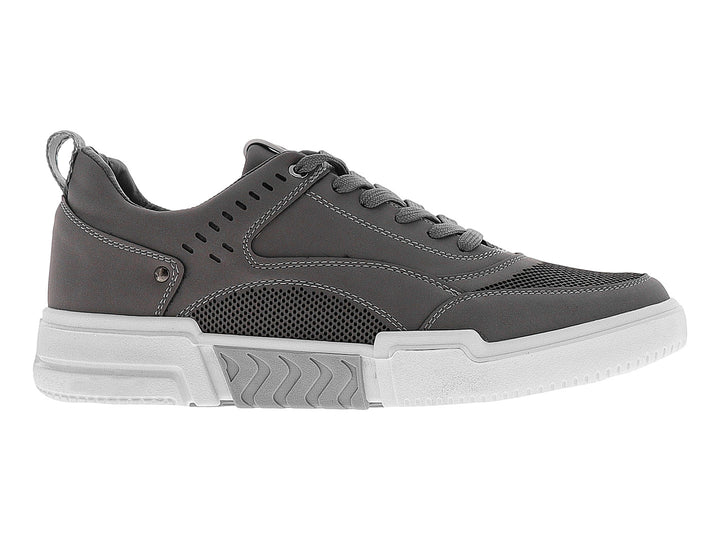 Tenis casuales color gris con suela blanca y detalles de malla transpirable.