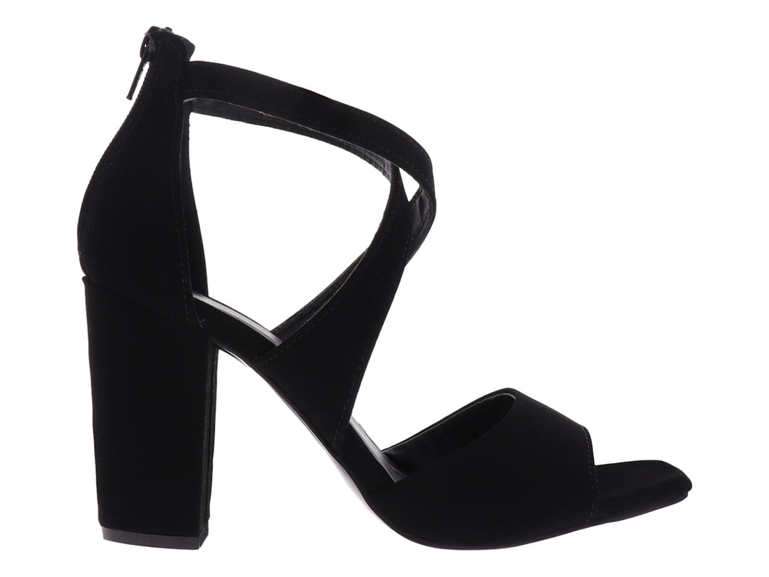 Sandalia de tacón grueso color negro con tiras cruzadas al tobillo y punta abierta para mujer.