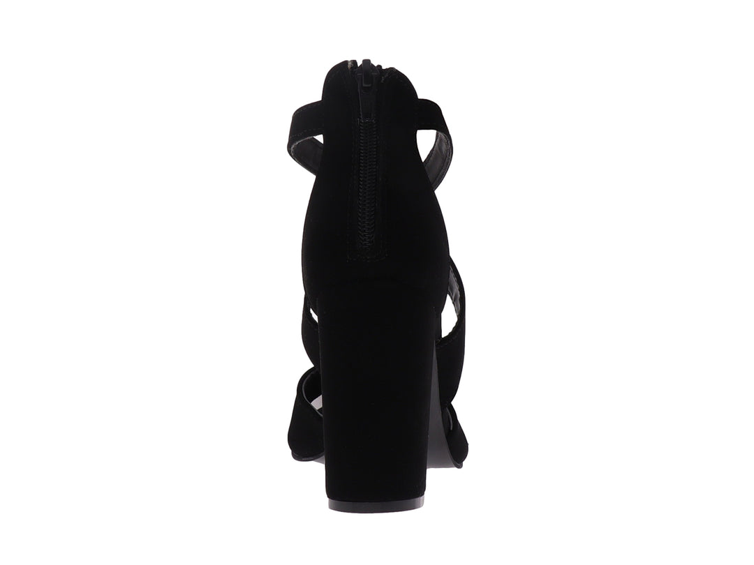 Sandalia de tacón grueso color negro con tiras cruzadas al tobillo y punta abierta para mujer.