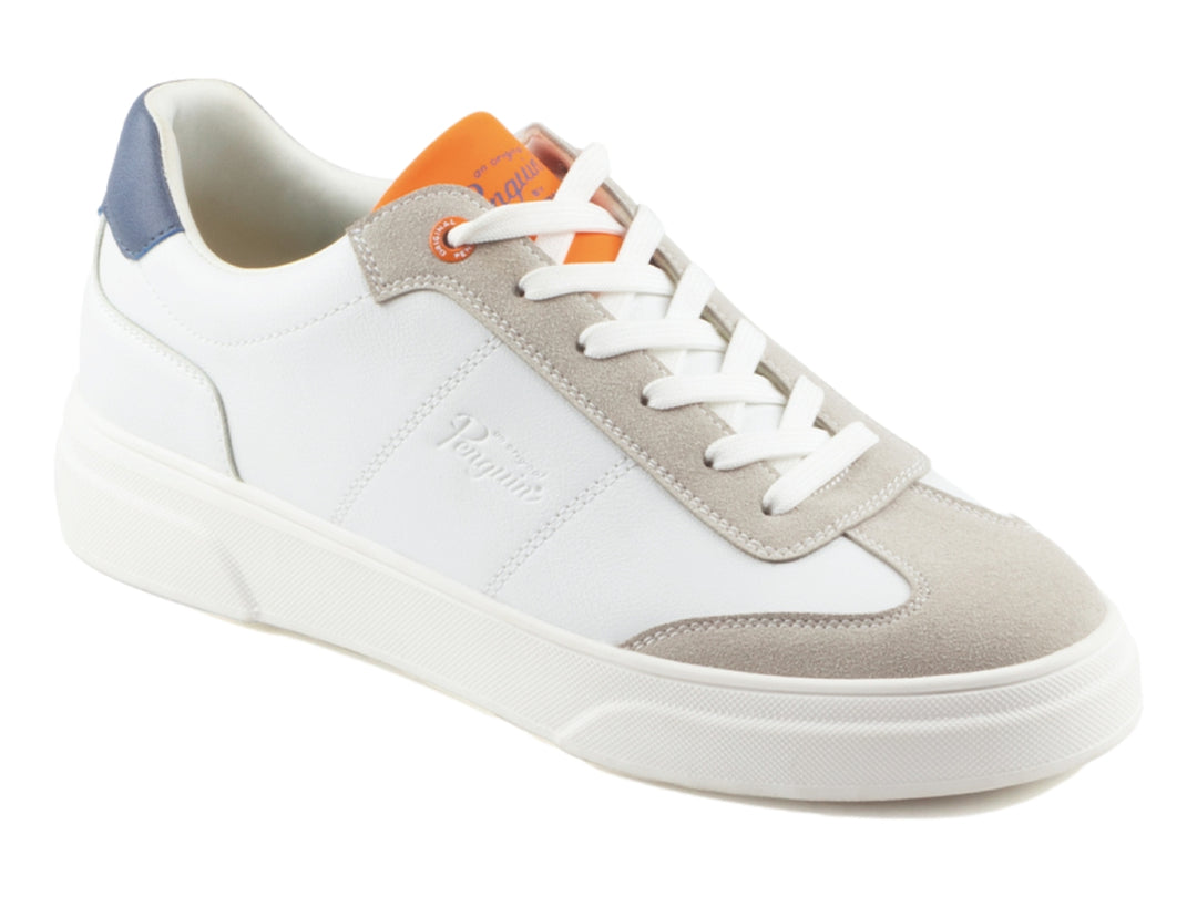 Tenis Penguin blancos con detalles en gris en la punta, talón azul y interior naranja.
