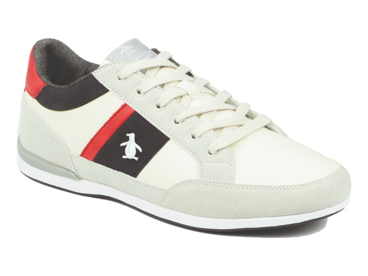 Tenis Penguin color beige con franjas laterales en rojo y negro y suela blanca.