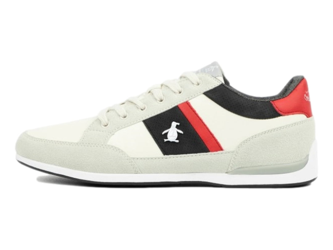 Tenis Penguin color beige con franjas laterales en rojo y negro y suela blanca.