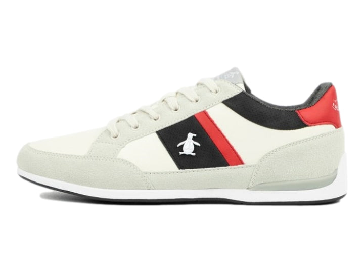 Tenis Penguin color beige con franjas laterales en rojo y negro y suela blanca.