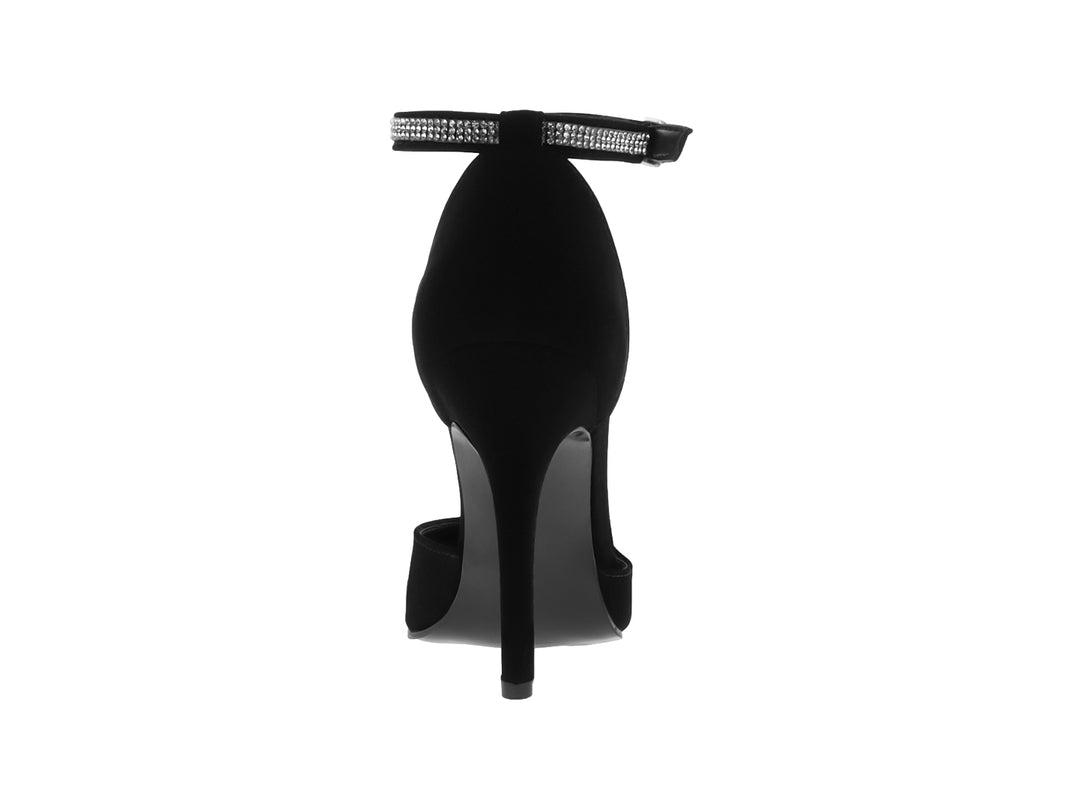 Zapato de tacón alto negro con punta fina y detalles de brillantes en la correa y el lateral.