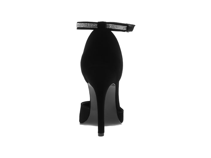 Zapato de tacón alto negro con punta fina y detalles de brillantes en la correa y el lateral.