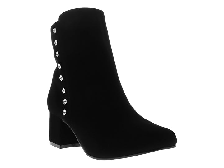 Botín casual color negro con tacón cuadrado y detalles de pedrería plateada lateral.