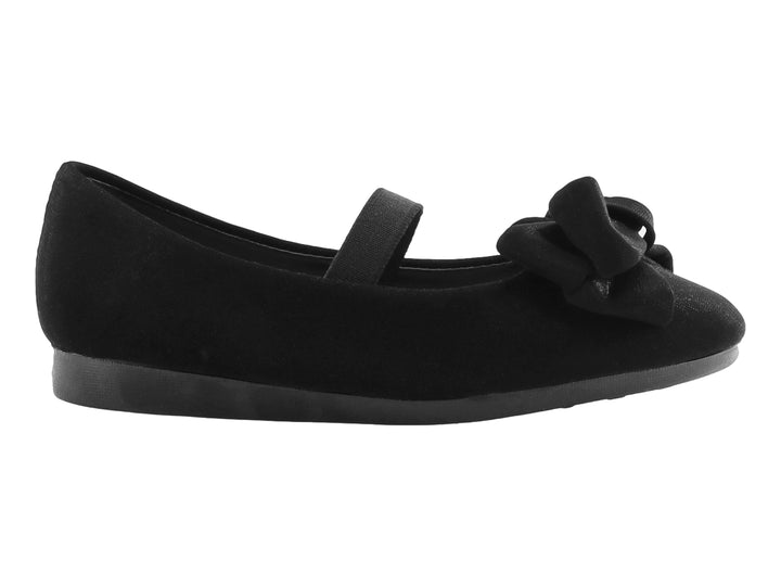 Zapato plano color negro con un moño grande decorativo en la parte superior.