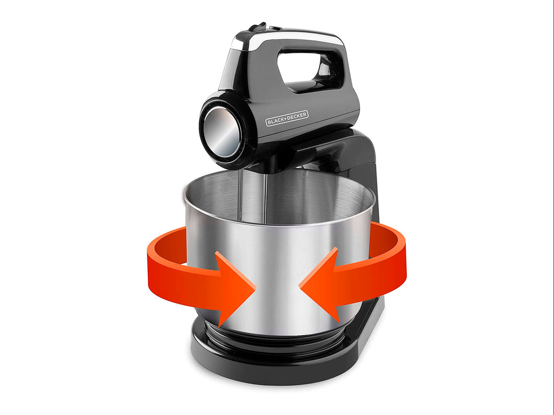 Batidora de pedestal Black and Decker color negro con tazón de acero inoxidable.