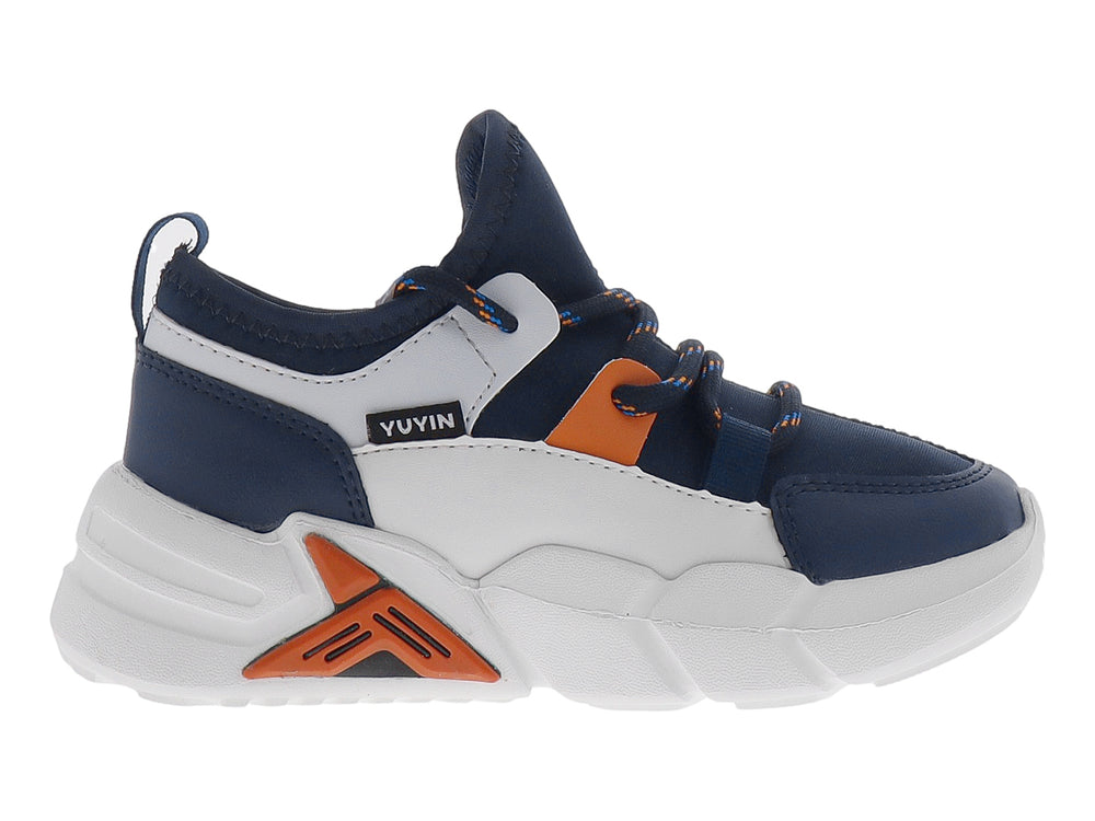 Tenis deportivos infantiles en colores azul marino, blanco y naranja con suela blanca robusta.