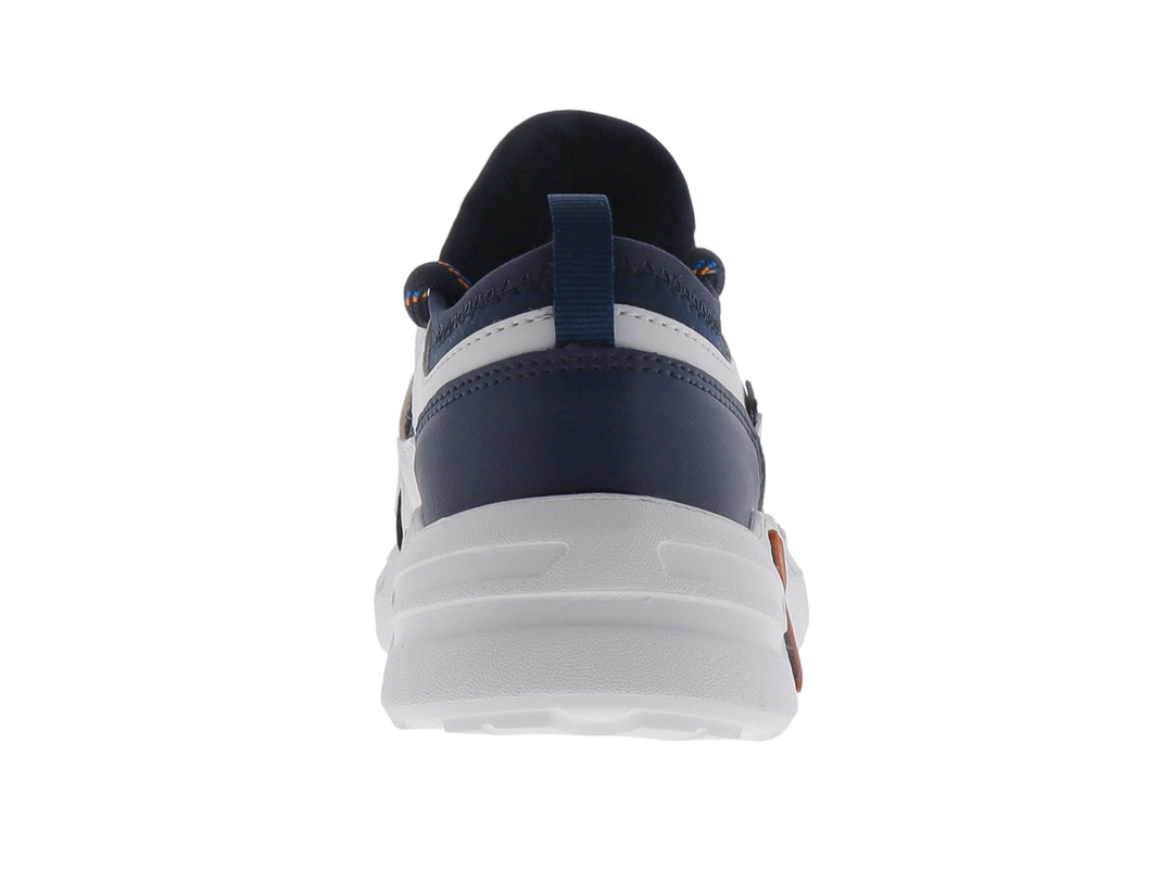 Tenis deportivos infantiles en colores azul marino, blanco y naranja con suela blanca robusta.