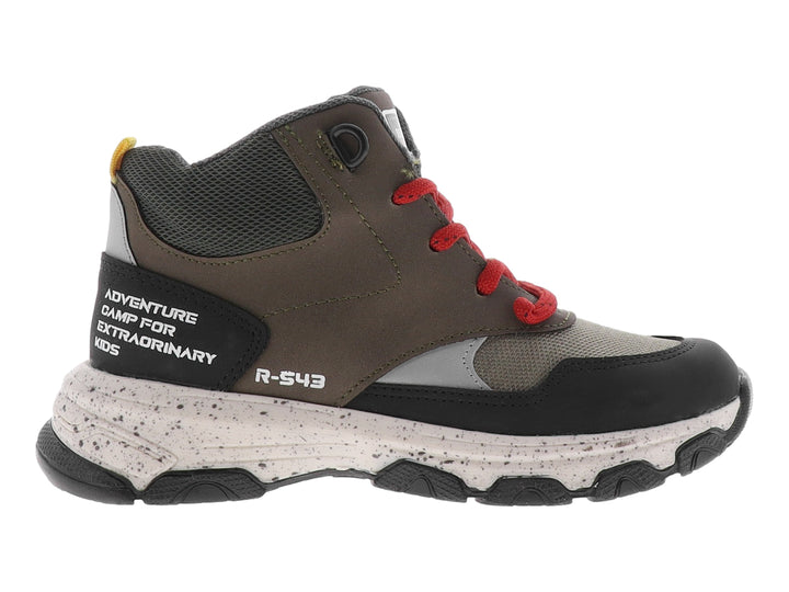 Bota infantil color olivo con detalles en negro y cordones rojos, estilo senderismo.