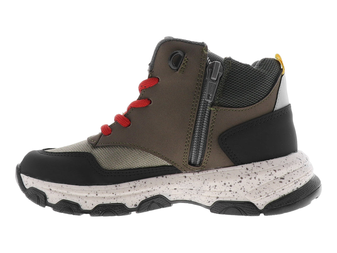 Bota infantil color olivo con detalles en negro y cordones rojos, estilo senderismo.