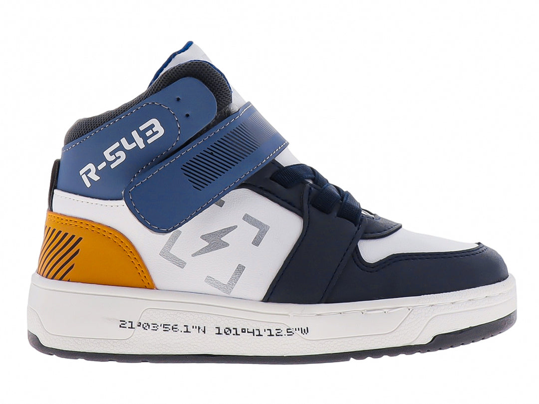 Tenis infantiles de bota alta en colores blanco y azul marino con correa ajustable y detalles naranjas.