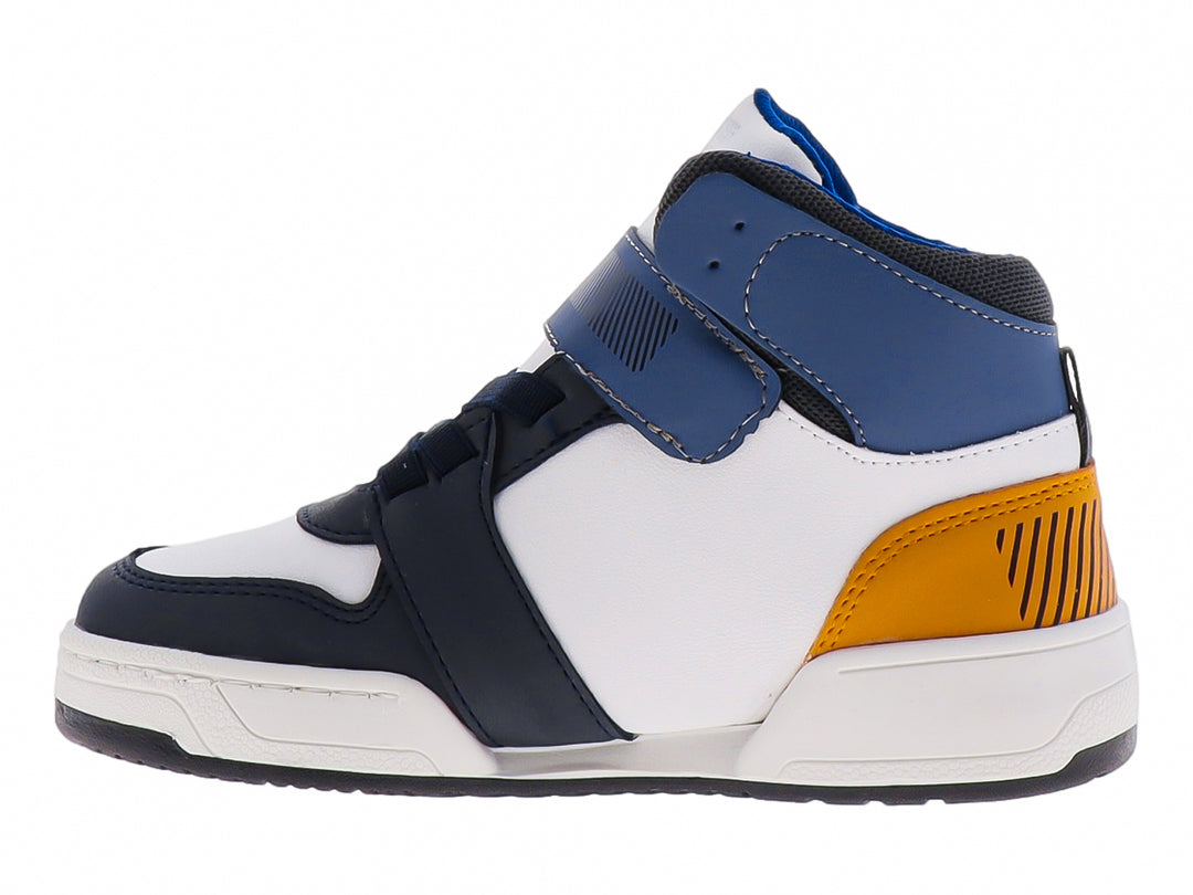 Tenis deportivos para niño en colores blanco, azul marino y detalles naranjas con cierre de correa velcro.