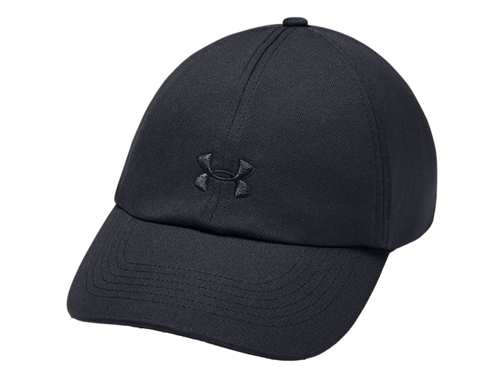 Gorra deportiva Under Armour de color negro con logotipo bordado en el centro y visera curva.