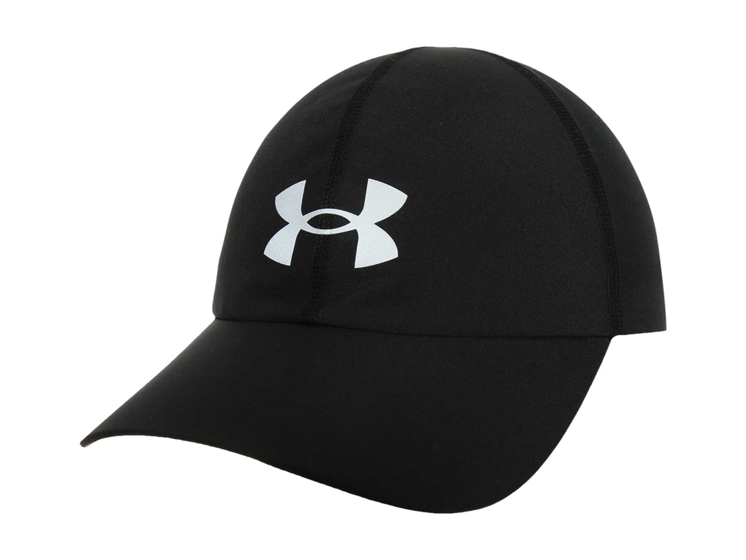 Gorra deportiva Under Armour de color negro con logotipo blanco en el frente y visera curva.