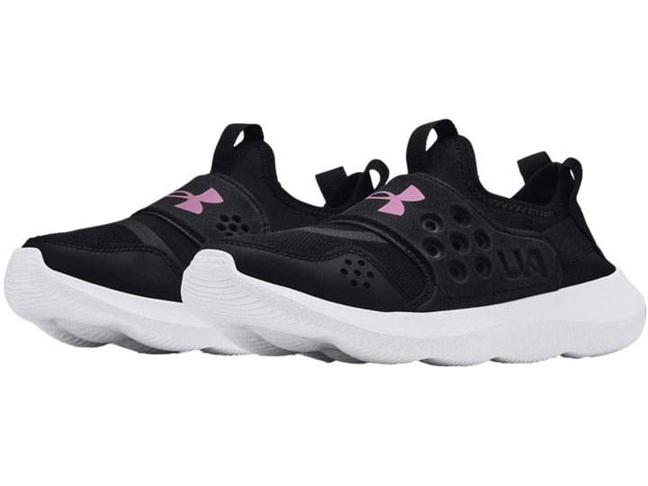 Tenis deportivos Under Armour color negro con suela blanca y diseño slip-on.