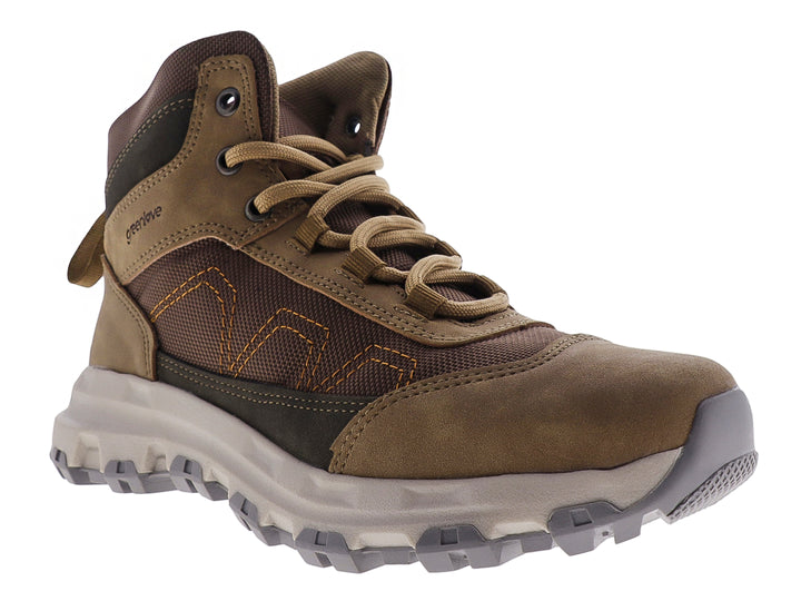 Botas color café de la marca Green Love con detalles en malla y suela gris robusta.